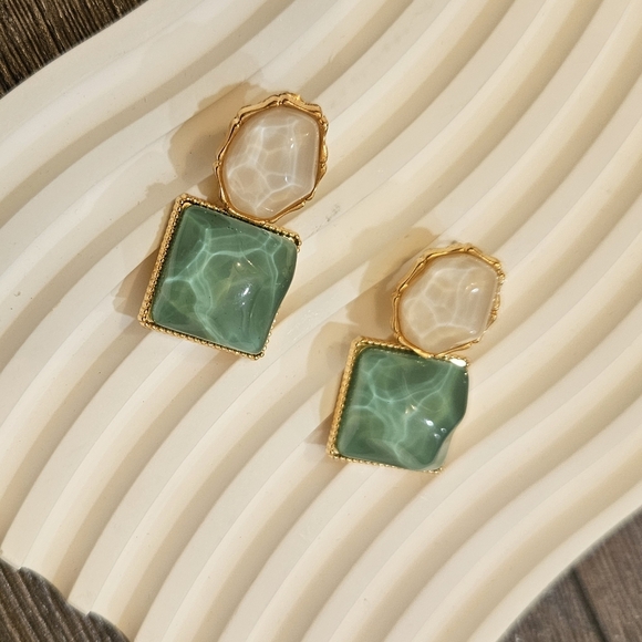 . Jewelry - NEW Round Square Stone Drop Earrings